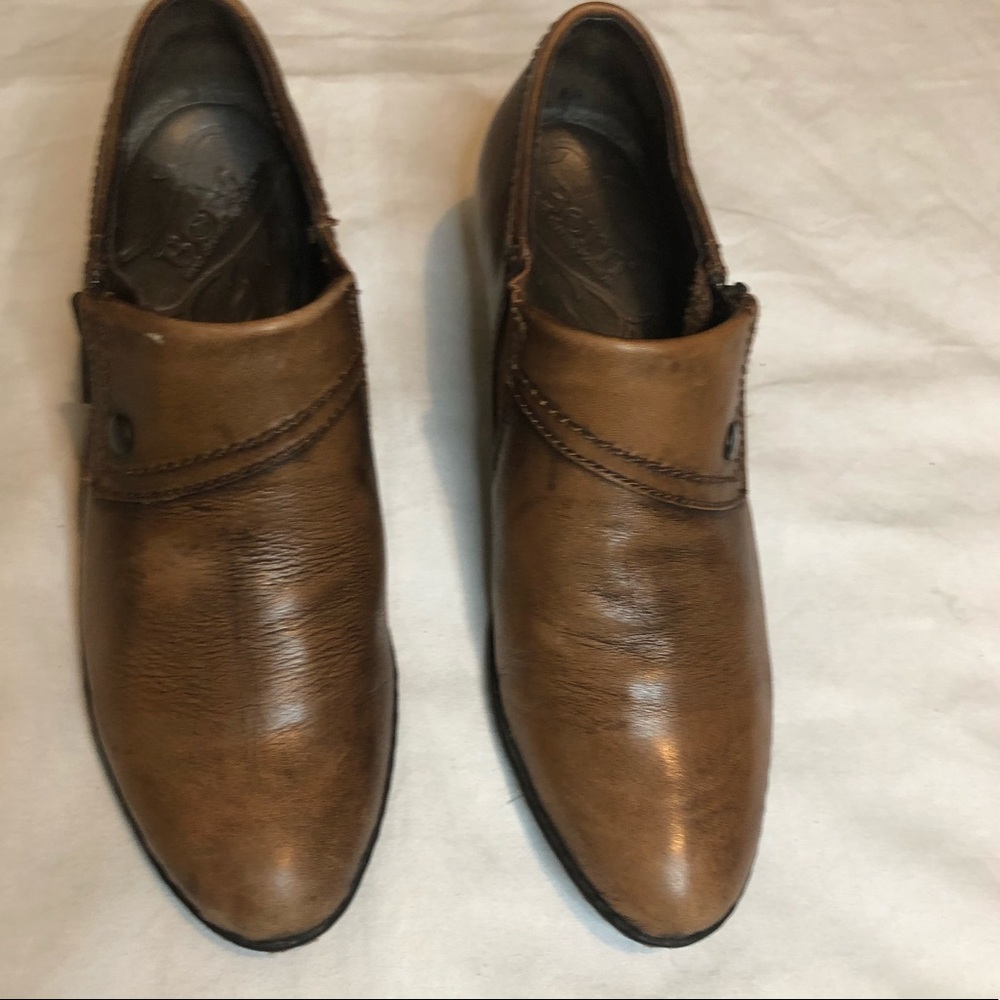 BORN Leather Chestnut Brown Ankle Booties With Side Zip Size 6